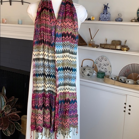 Multicolored zigzag pattern long scarf - Picture 2 of 5